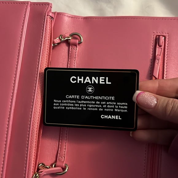 NWT CHANEL wallet on chain in iridescent pink with gold hardware - Picture 14 of 15